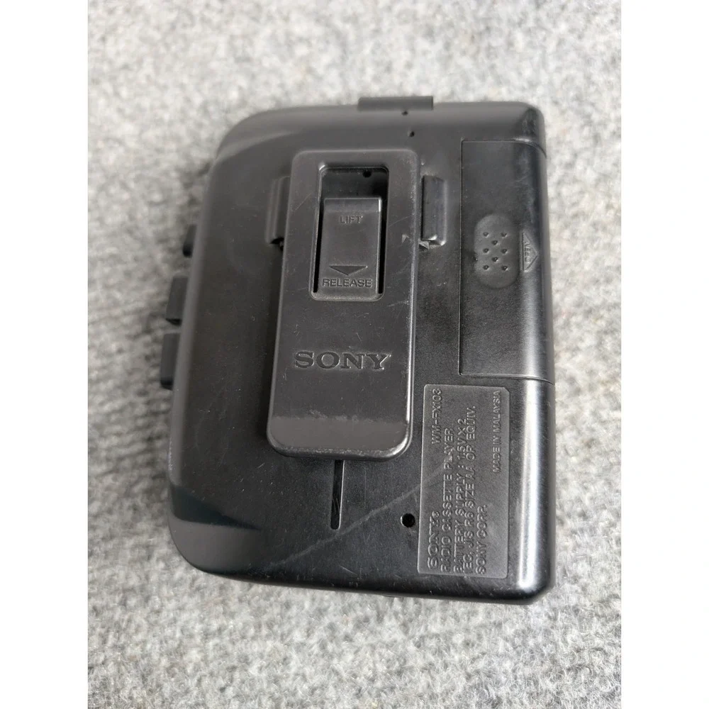 Sony Walkman FM/AM WM-FX103 Radio Cassette Player Mega Base Anti-Rolling Black‎